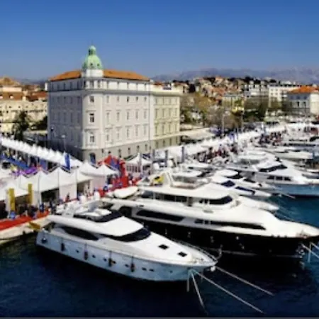 Apartman Amber S Podzemnom Garazom Split