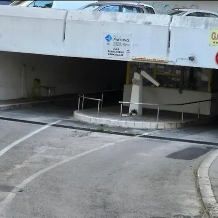 Amber S Podzemnom Garazom Apartman Split