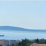 Amber S Podzemnom Garazom Σπλιτ