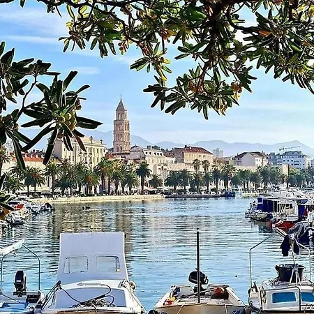 Amber S Podzemnom Garazom شقة