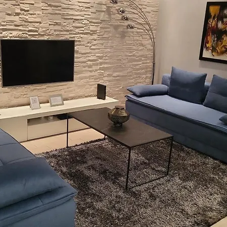 Amber S Podzemnom Garazom Split