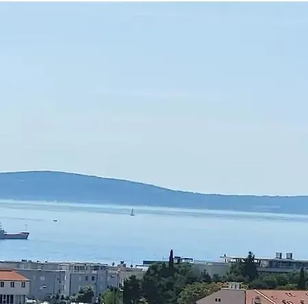 Amber S Podzemnom Garazom Split